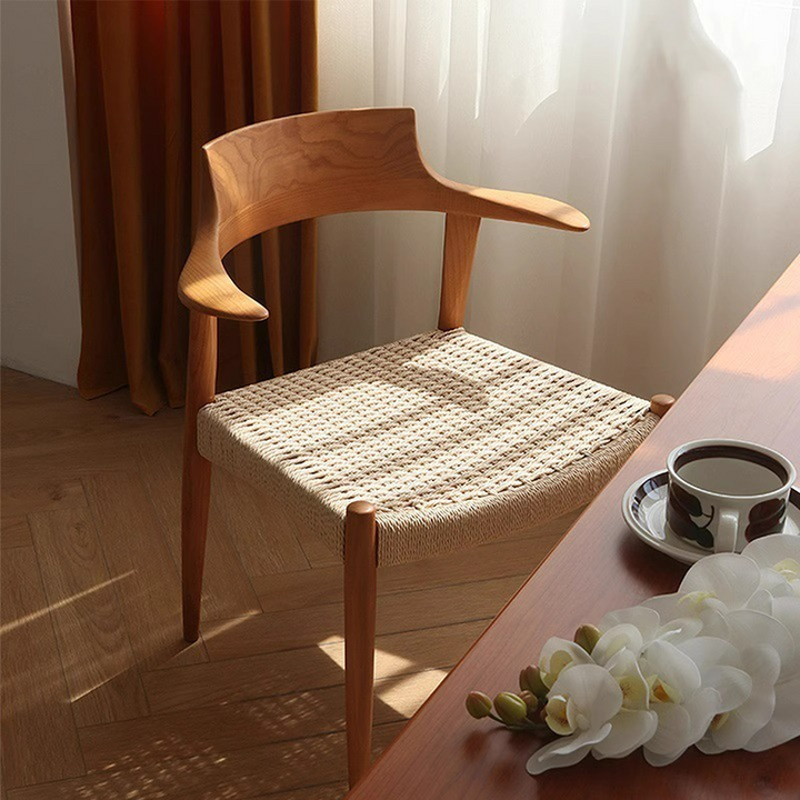 Chaise de salle à manger moderne en bois massif de style Mid-Century, tressage en corde en papier kraft, cuir PU, avec design à dossier en corne et dossier pour salle à manger 