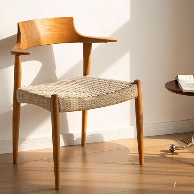 Chaise de salle à manger moderne en bois massif de style Mid-Century, tressage en corde en papier kraft, cuir PU, avec design à dossier en corne et dossier pour salle à manger 
