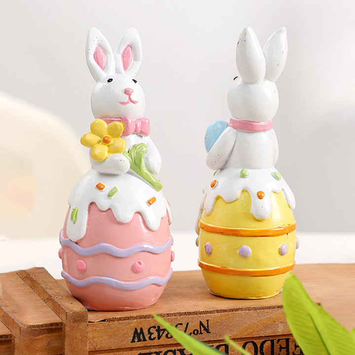 Figurine décorative contemporaine en résine de lapin de Pâques créatif avec accent œuf pour salon et décoration de fête 