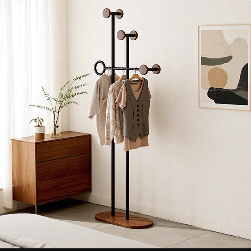 Zeitgenössischer Retro-Garderobenständer aus Karbonstahl und Holzwerkstoff, unregelmäßig, platzsparend für das Schlafzimmer 