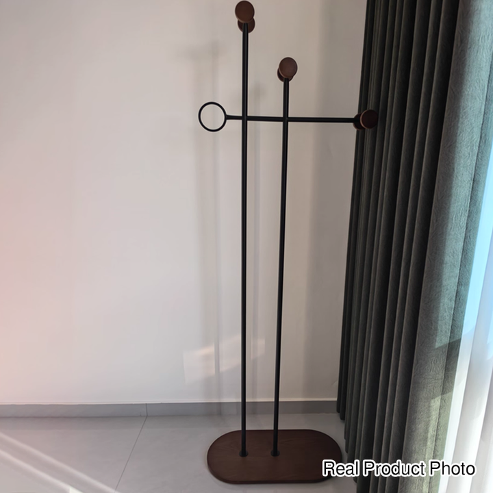 Zeitgenössischer Retro-Garderobenständer aus Karbonstahl und Holzwerkstoff, unregelmäßig, platzsparend für das Schlafzimmer 