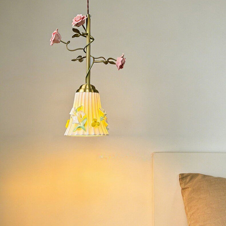 Traditionelle romantische 1-flammige Pendelleuchte aus Eisen und Keramik mit Blumenmotiv im französischen Stil für Schlafzimmer & Wohnzimmer 