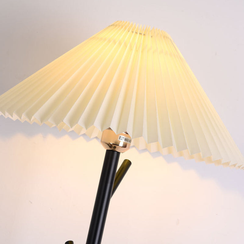 Moderne minimalistische Stehlampe aus Eisen, PVC-Stoff und Marmor mit 1 Licht für das Wohnzimmer 