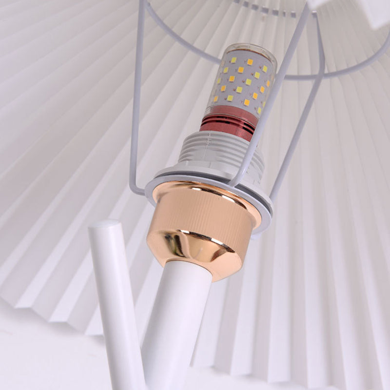 Moderne minimalistische Stehlampe aus Eisen, PVC-Stoff und Marmor mit 1 Licht für das Wohnzimmer 