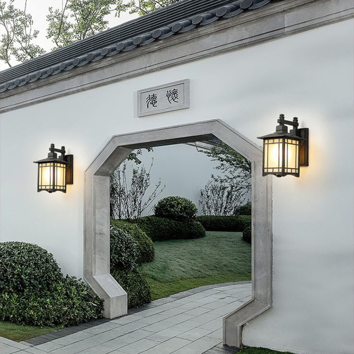 Traditionelle chinesische wasserdichte Laterne geformte Aluminiumglas 1-Licht Außenwandleuchte für den Garten 