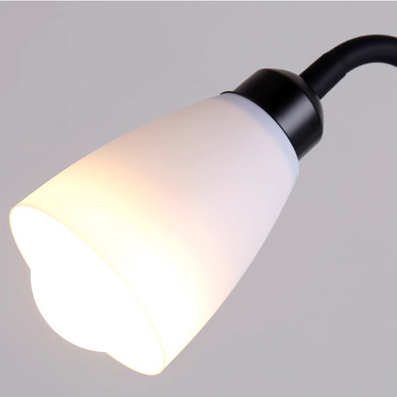 Moderner minimalistischer umgekehrter Dreieck-Eisen-Silikon-PVC-Stehlampe mit 2 Lichtern für das Wohnzimmer 