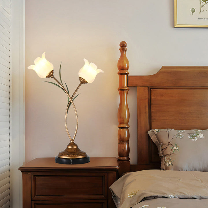 Lámpara de mesa contemporánea creativa de hierro con forma de flor de vidrio de 2 luces para dormitorio 