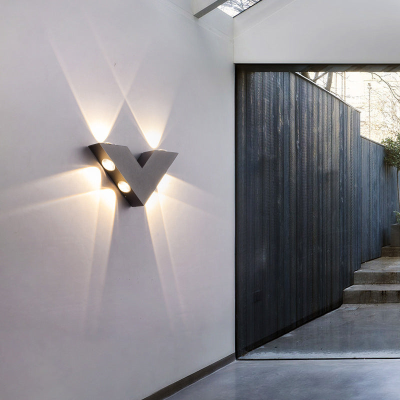 Lampe murale moderne minimaliste étanche en aluminium en forme de V avec LED pour jardin 