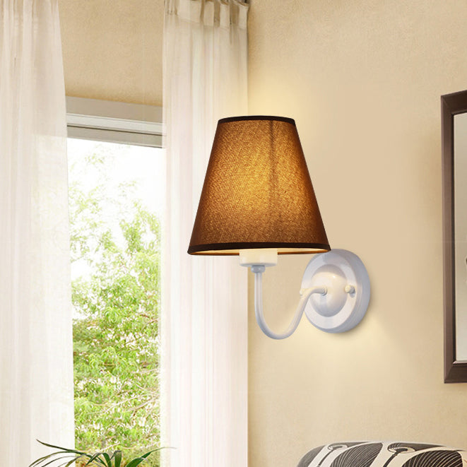 Lámpara de Aplique de Pared de 1 Luz de Tela de Hierro Cónica de Cúpula Vintage Tradicional Para Dormitorio 