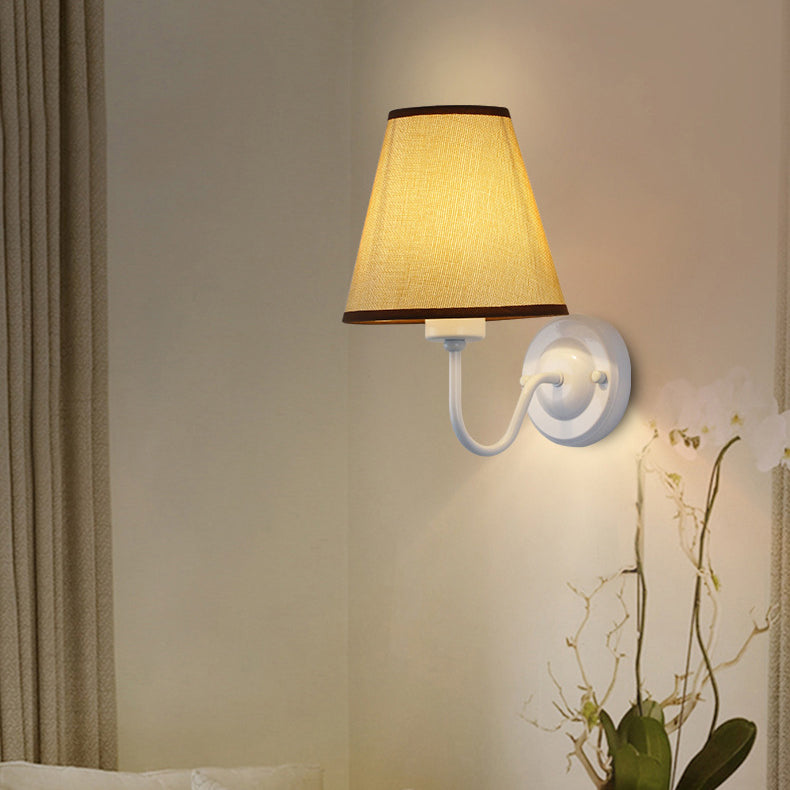 Lámpara de Aplique de Pared de 1 Luz de Tela de Hierro Cónica de Cúpula Vintage Tradicional Para Dormitorio 