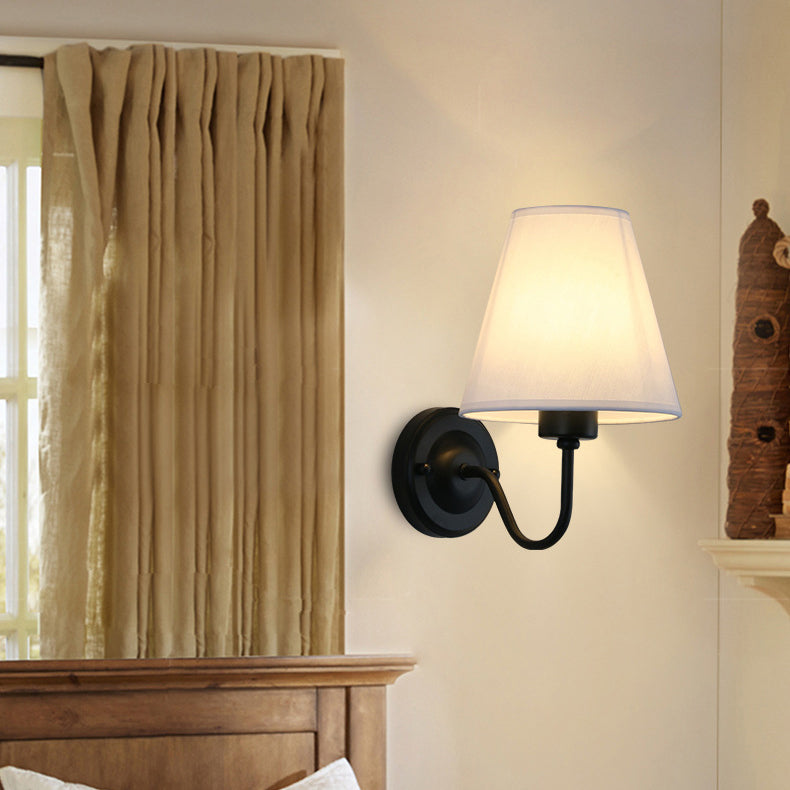 Lámpara de Aplique de Pared de 1 Luz de Tela de Hierro Cónica de Cúpula Vintage Tradicional Para Dormitorio 