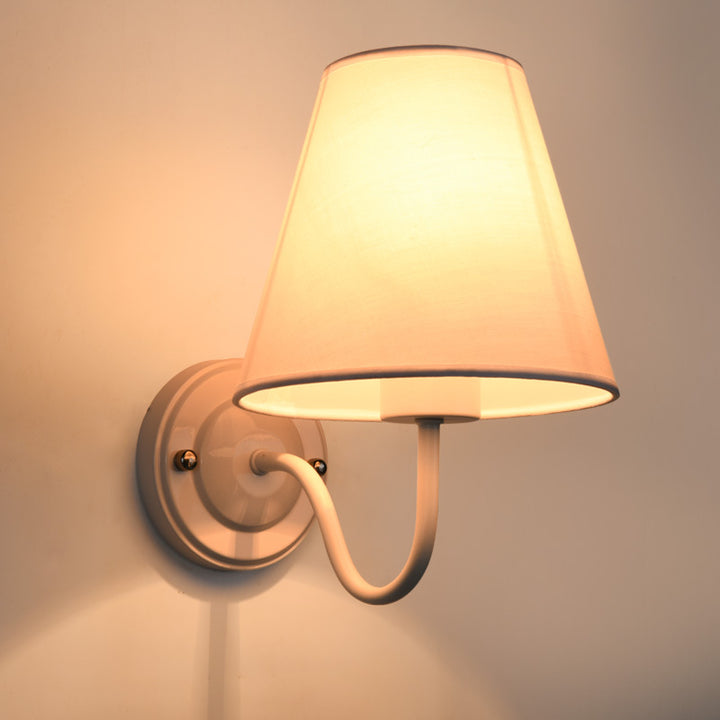 Lámpara de Aplique de Pared de 1 Luz de Tela de Hierro Cónica de Cúpula Vintage Tradicional Para Dormitorio 