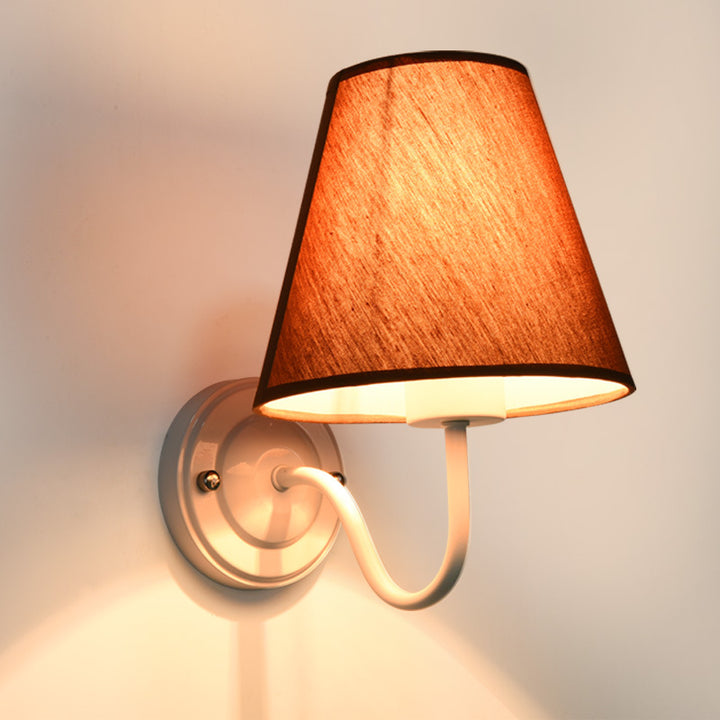Lámpara de Aplique de Pared de 1 Luz de Tela de Hierro Cónica de Cúpula Vintage Tradicional Para Dormitorio 