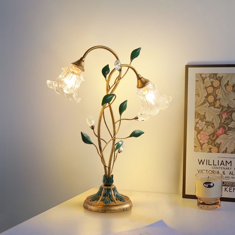Lampe de table à 2 lumières en fer forgé avec vigne fleurie à double tête vintage traditionnel et verre cristal pour chambre à coucher 