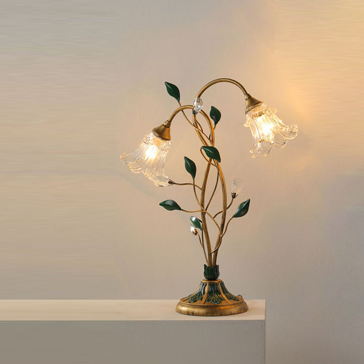 Lampe de table à 2 lumières en fer forgé avec vigne fleurie à double tête vintage traditionnel et verre cristal pour chambre à coucher 