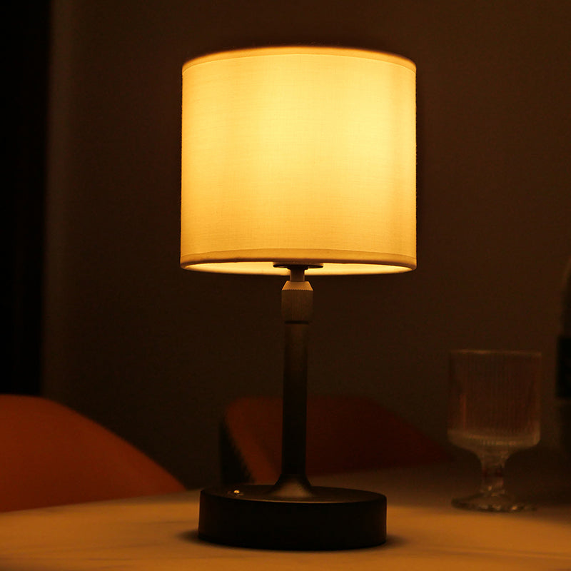 Lampe de table moderne minimaliste en métal cylindrique relevable avec tissu 1 lumière pour chambre 