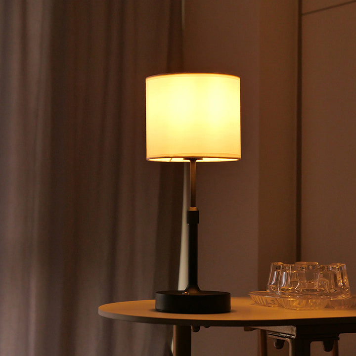 Lampe de table moderne minimaliste en métal cylindrique relevable avec tissu 1 lumière pour chambre 