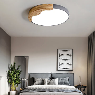 Contemporary Nordic Round Corrugated Iron Oak Acrylic LED Flush Mount Ceiling Light For Bedroom