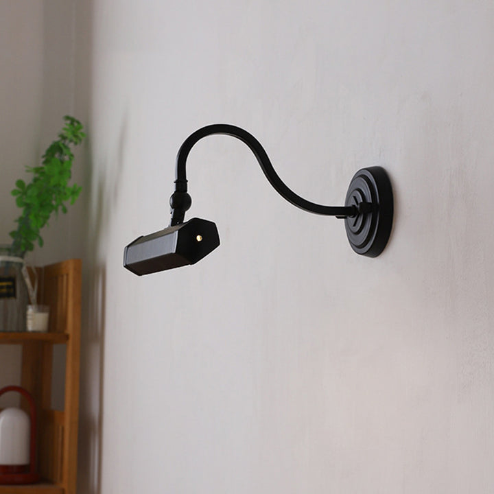 Moderne minimalistische drehbare lange Eisen-2-Licht-Wandleuchte für das Schlafzimmer 