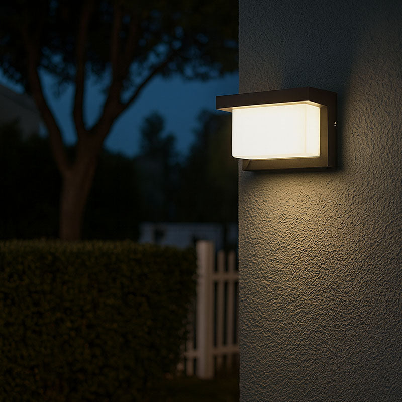 Moderne minimalistische wasserdichte rechteckige Aluminium-Acryl-LED-Außenwandleuchte für Gärten 