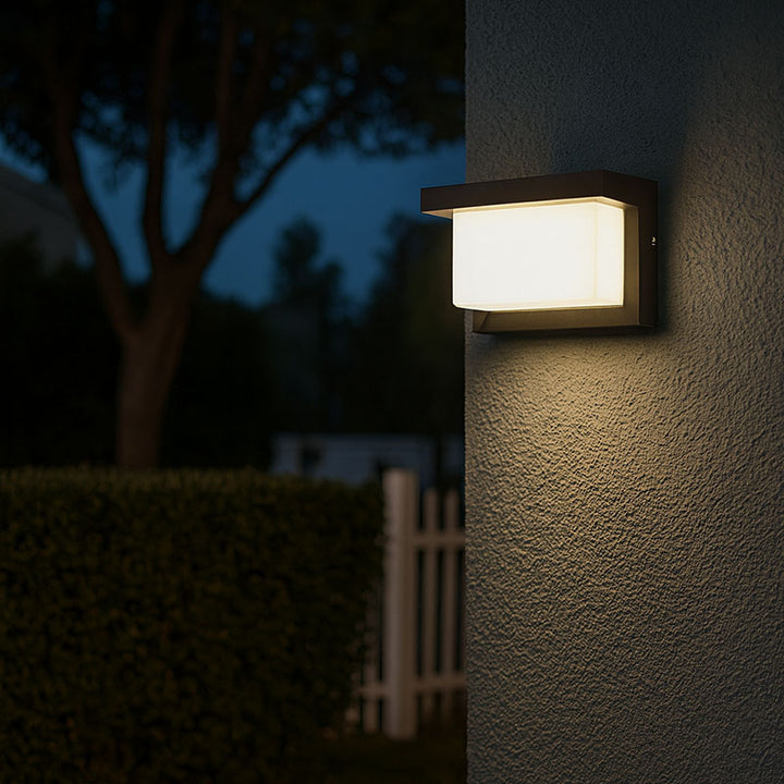 Moderne minimalistische wasserdichte rechteckige Aluminium-Acryl-LED-Außenwandleuchte für Gärten 