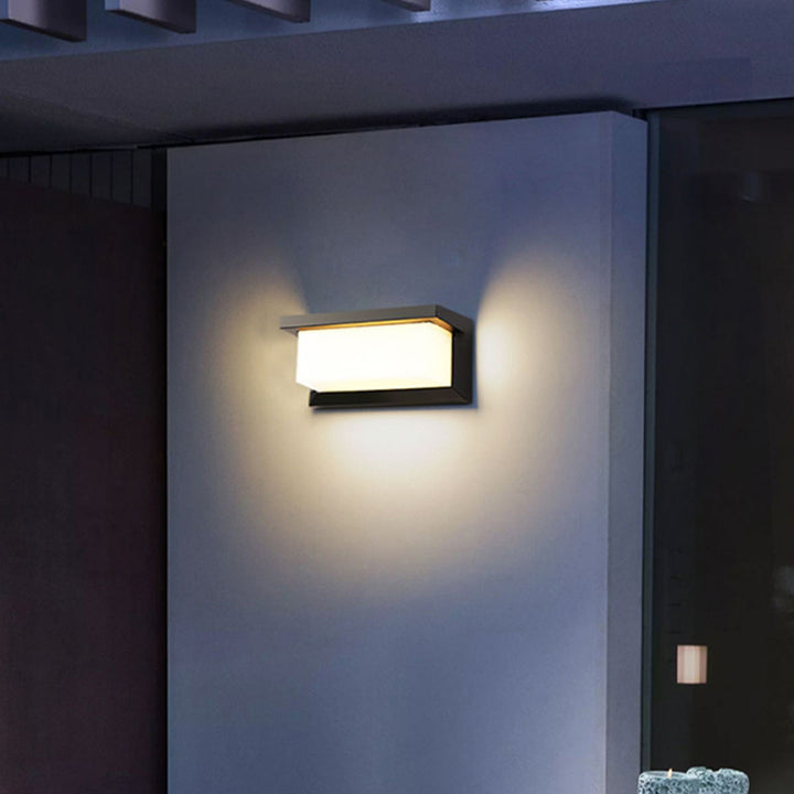 Moderne minimalistische wasserdichte rechteckige Aluminium-Acryl-LED-Außenwandleuchte für Gärten 
