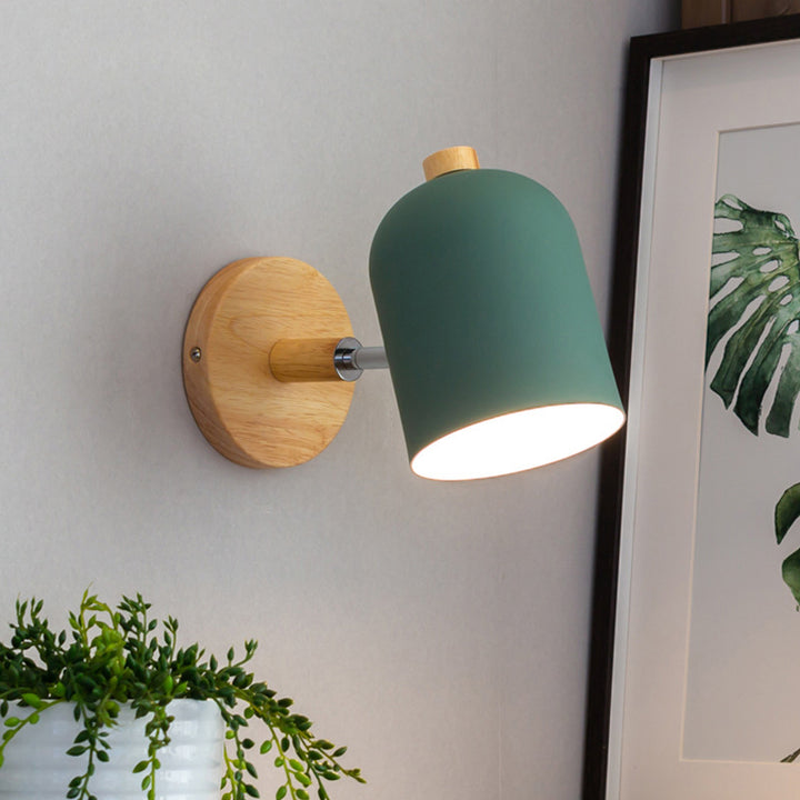 Zeitgenössische nordische drehbare Zylinder-Eisen-Massivholz-Aluminium-Ein-Licht-Wandleuchte für das Schlafzimmer 