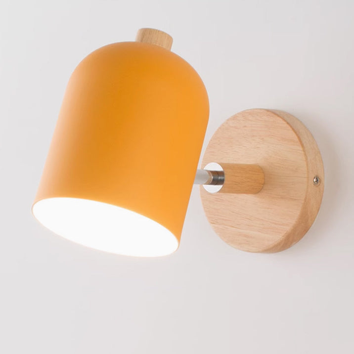 Zeitgenössische nordische drehbare Zylinder-Eisen-Massivholz-Aluminium-Ein-Licht-Wandleuchte für das Schlafzimmer 