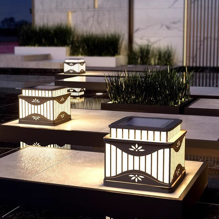 Lumière extérieure paysagère LED PE en acier inoxydable à rayures carrées solaires étanches minimalistes modernes pour jardins 