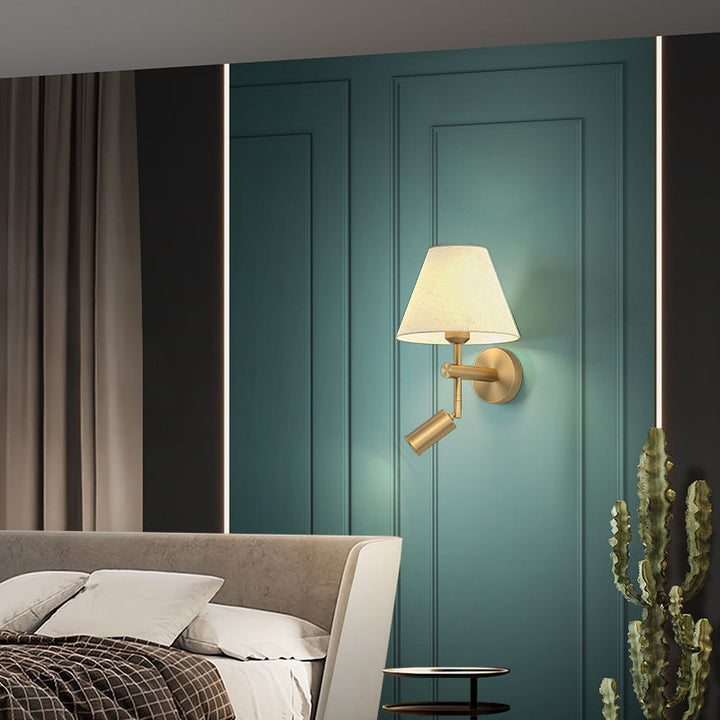 Moderne minimalistische drehbare runde Kupferstoff 1-Licht Wandleuchte für das Schlafzimmer 