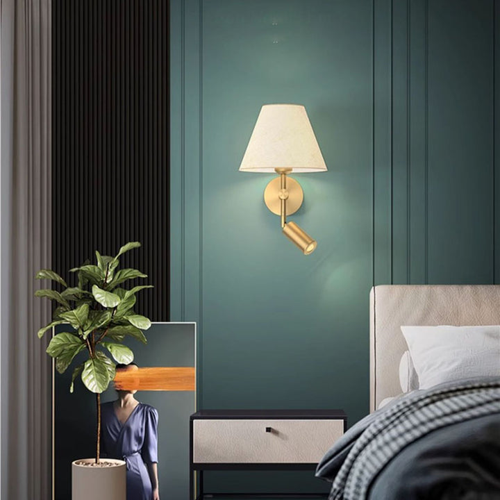 Moderne minimalistische drehbare runde Kupferstoff 1-Licht Wandleuchte für das Schlafzimmer 