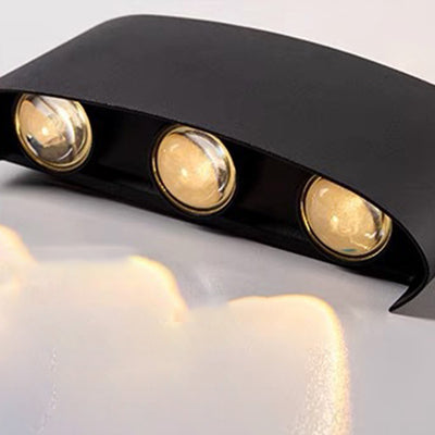 مصباح حائط LED مقاوم للماء من الألومنيوم والأكريليك بتصميم بسيط ومعاصر للفناء الخارجي 
