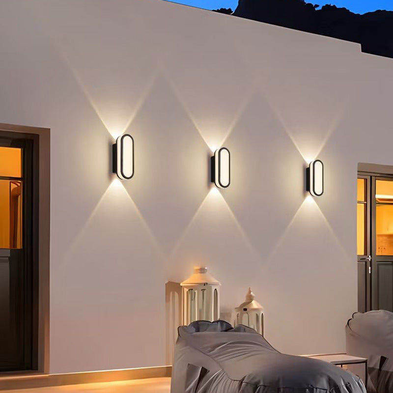 مصباح حائط LED مقاوم للماء من الألومنيوم والأكريليك بتصميم بسيط ومعاصر للفناء الخارجي 