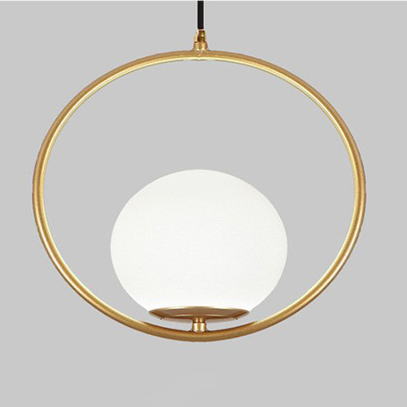 Suspension contemporaine nordique en verre et fer rond à 1 lumière pour salon 