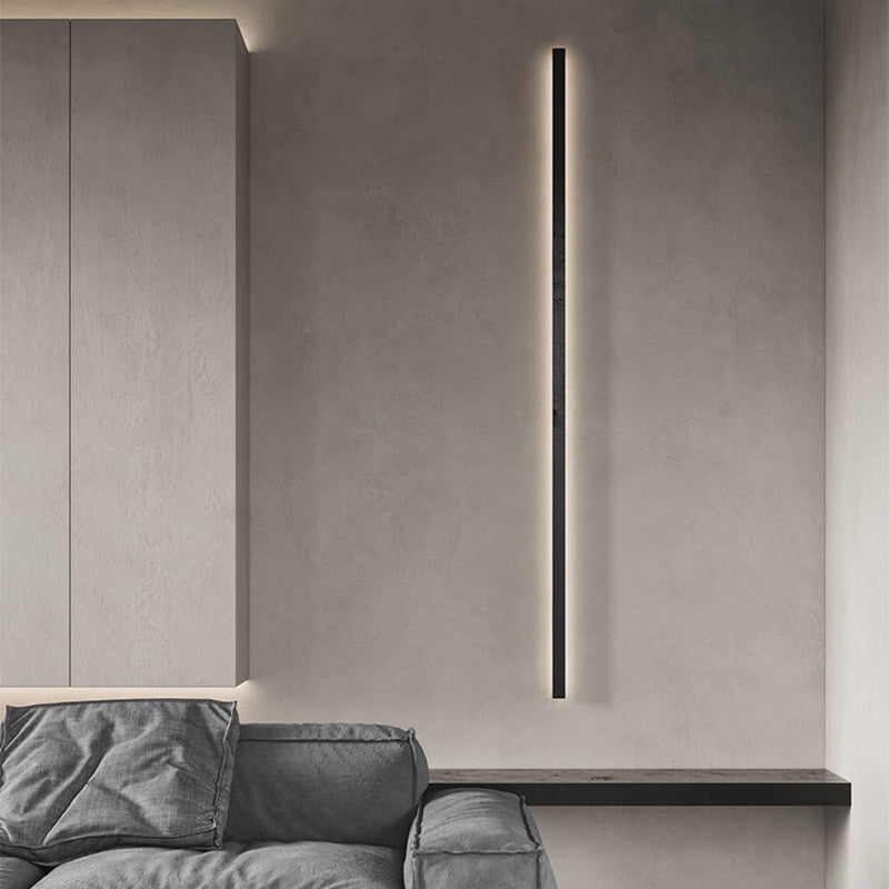 Moderne minimalistische LED-Wandleuchte aus Aluminium und Acryl in langer Streifenform für das Wohnzimmer 