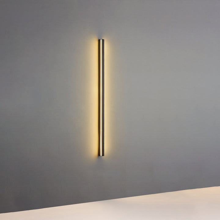 Moderne minimalistische LED-Wandleuchte aus Aluminium und Acryl in langer Streifenform für das Wohnzimmer 
