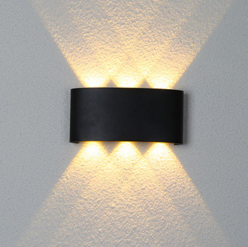 مصباح جداري LED مقاوم للماء من الألمنيوم والأكريليك بتصميم حديث وبسيط للباحات الخارجية 