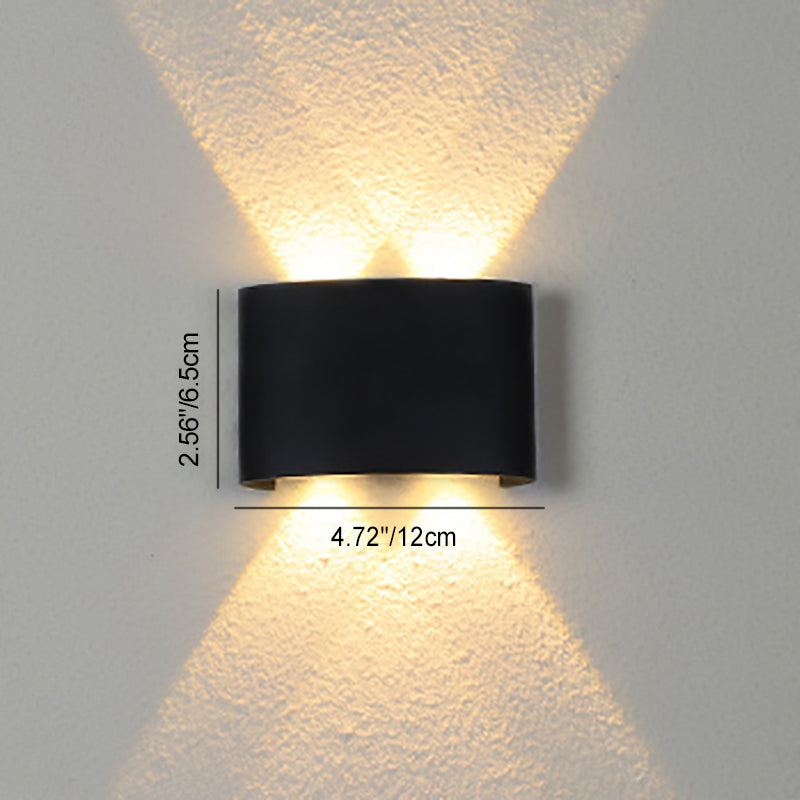 مصباح جداري LED مقاوم للماء من الألمنيوم والأكريليك بتصميم حديث وبسيط للباحات الخارجية 