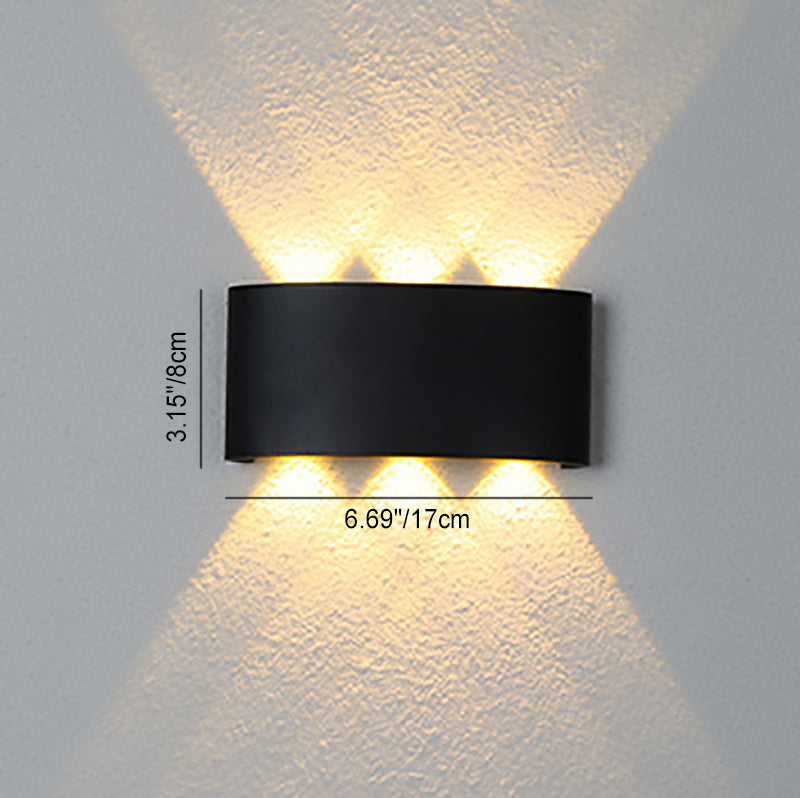 مصباح جداري LED مقاوم للماء من الألمنيوم والأكريليك بتصميم حديث وبسيط للباحات الخارجية 
