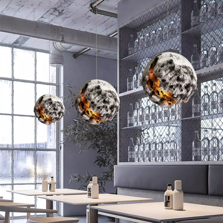 Zeitgenössischer kreativer Polystyrol unregelmäßiger Planet 1 - Pendelleuchte für das Esszimmer 
