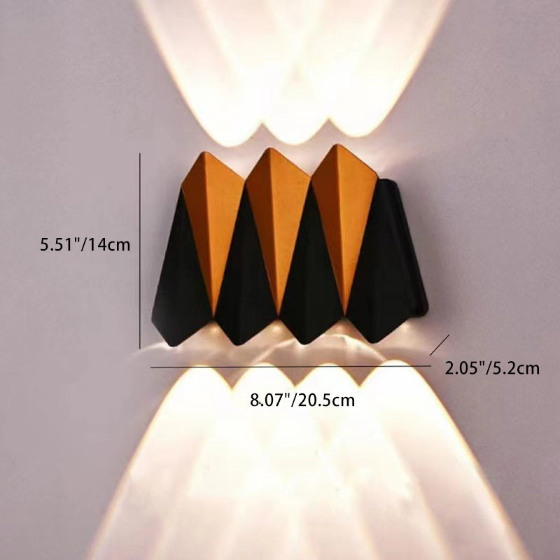 مصباح حائط LED مقاوم للماء من الألومنيوم بتصميم بسيط وحديث متعدد الأضلاع للباحات الخارجية 