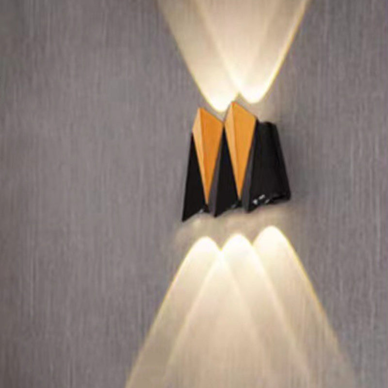 مصباح حائط LED مقاوم للماء من الألومنيوم بتصميم بسيط وحديث متعدد الأضلاع للباحات الخارجية 