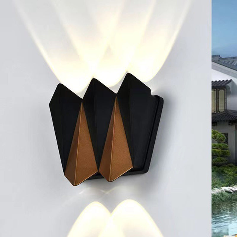مصباح حائط LED مقاوم للماء من الألومنيوم بتصميم بسيط وحديث متعدد الأضلاع للباحات الخارجية 