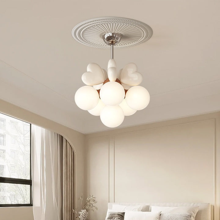 Zeitgenössischer nordischer Creme-Herzform-Harz-Hardware PE 4/6 - Licht-Kronleuchter für Wohnzimmer 