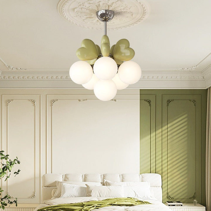 Zeitgenössischer nordischer Creme-Herzform-Harz-Hardware PE 4/6 - Licht-Kronleuchter für Wohnzimmer 