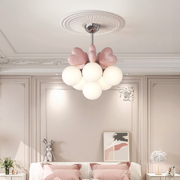 Zeitgenössischer nordischer Creme-Herzform-Harz-Hardware PE 4/6 - Licht-Kronleuchter für Wohnzimmer 