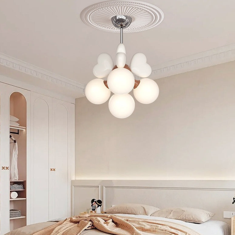 Zeitgenössischer nordischer Creme-Herzform-Harz-Hardware PE 4/6 - Licht-Kronleuchter für Wohnzimmer 