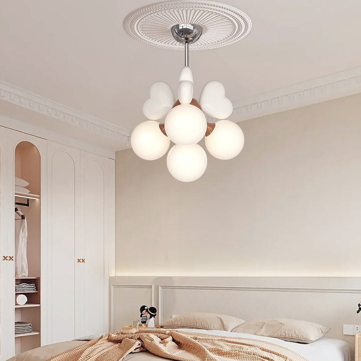 Zeitgenössischer nordischer Creme-Herzform-Harz-Hardware PE 4/6 - Licht-Kronleuchter für Wohnzimmer 