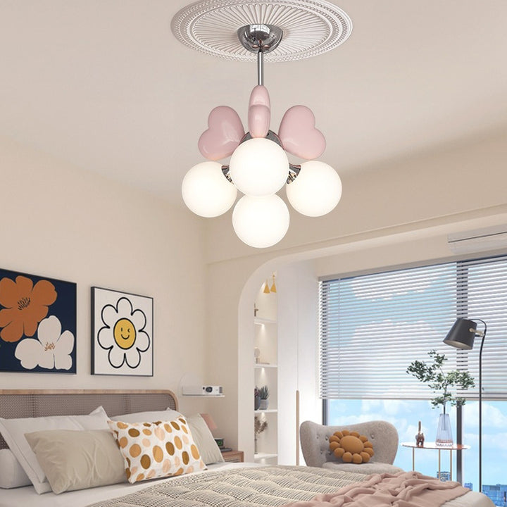 Zeitgenössischer nordischer Creme-Herzform-Harz-Hardware PE 4/6 - Licht-Kronleuchter für Wohnzimmer 