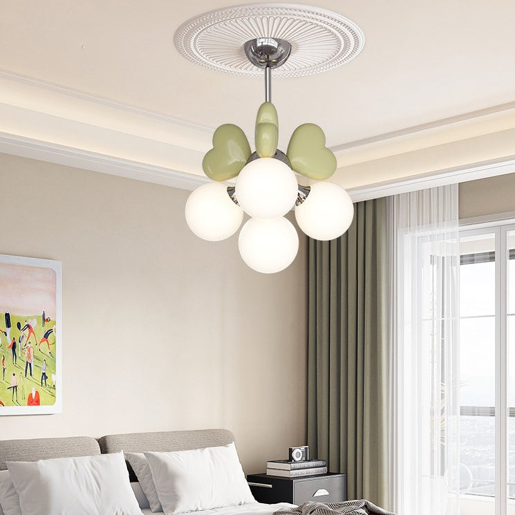 Zeitgenössischer nordischer Creme-Herzform-Harz-Hardware PE 4/6 - Licht-Kronleuchter für Wohnzimmer 